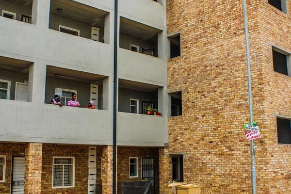 Two-bedroom apartment for sale in Clayville

This property offers:
2 bedrooms,
Open plan Kitchen,
Bathroom.

For more ...