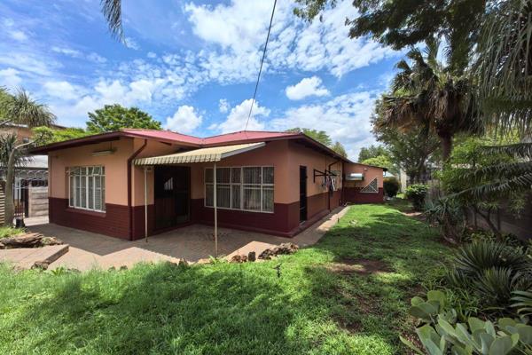 3 Bedroom house to let in Capital Park.
Close to the main roads, schools and hospital. 

3 Bedrooms, 2 bathrooms - spacious lounge and ...