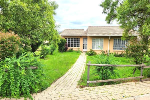 This charming 3-bedroom, 1-bathroom townhouse is nestled in the heart of Midrand&#39;s Country View. It features a private yard ...