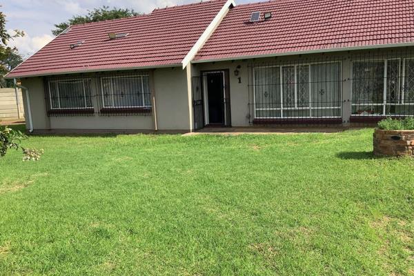 For sale: A charming 3-bedroom house located in Bonaero Park, Kempton Park. This property features a single bathroom, an open-plan ...