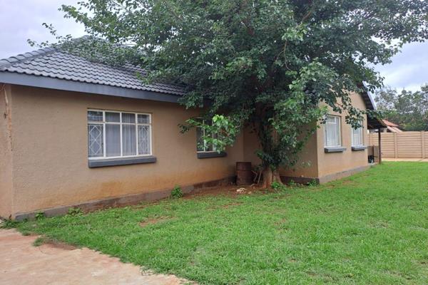 3 Bedrooms (Main bedroom with on-suite: Shower &amp;amp; WC)
1 Family bathroom (Bath &amp;amp; WC)
Built In Cupboards
Spacious ...