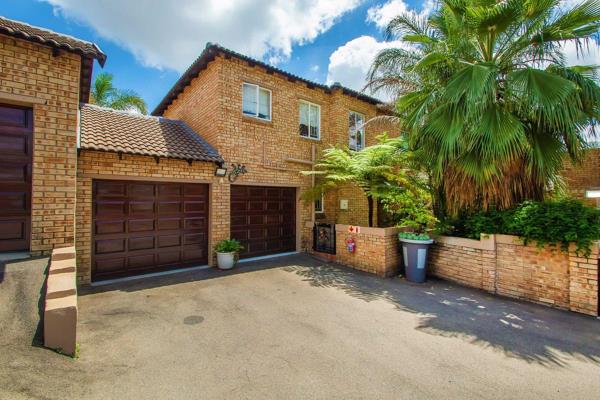 Absolutely stunning, designer home with lush landscaped garden, for the discerning family with upmarket tastes, this 3 bedroom, 2,5 ...