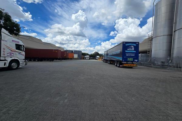 This spacious 3887m&#178; warehouse in Aeroton is perfectly suited for manufacturing or ...