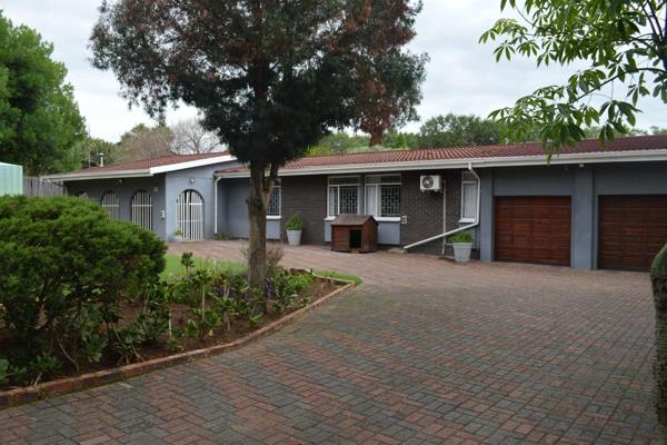 This neat and safe family home is situated in a safe and central area with the following features:

The home offers a Lounge with Tv ...