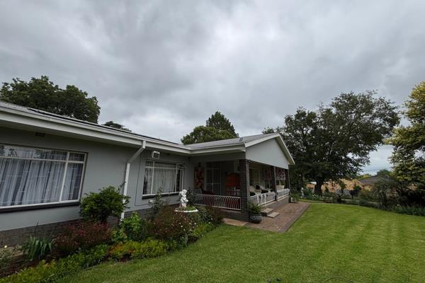 This lovely house in Parys boasts four spacious bedrooms, with the main bedroom featuring an en-suite bathroom. There&#39;s another ...