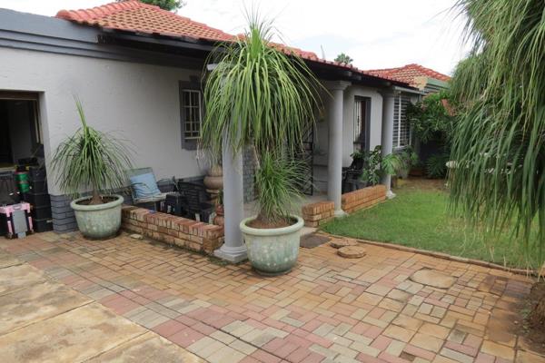 This property is situated on a manageable 250 sqm stand in a no load shedding area and ...