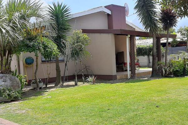 Neat 3 Bedroom house to rent in George South.
Available 01 March 2025