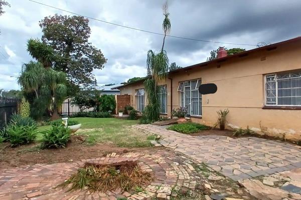 Cozy 3 Bedroom, 2 Bathroom home with flatlet, fireplace, garden, undercover parking and rental potential. Secure and full of ...