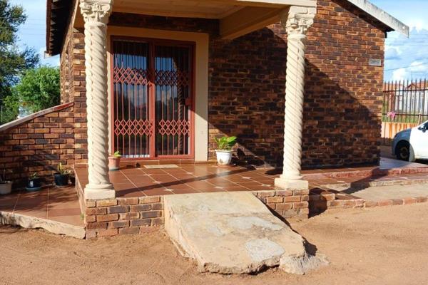 This charming house for sale in Mmabatho Unit 14 features three spacious bedrooms equipped with built-in wardrobes, providing ample storage space.
The property includes a comfortable lounge, a well-appointed kitchen with fitted cabinets, and a bathroom with a toilet ...