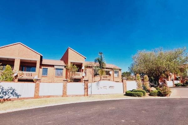 Well-priced ground floor unit in Mooikloof Ridge Estate! This unit is ideal for a first-time buyer or an investor looking to buy in a ...