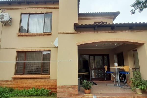 Situated in Boardwalk meander B, Mooi Plaas complex, this Duplex offers 3 Bedrooms upstairs, 2 Bathrooms, an open plan living and ...