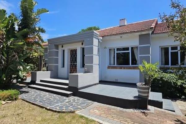 Fully Furnished three bedroom, two bathroom home available 1 February on long or short term rental  (minimum 3 months) 
There is an ...