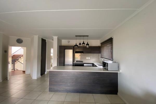 Modern, upmarket apartment available in a secure estate, in Oakdene, south of Johannesburg. This 105m squared apartment comes with two ...