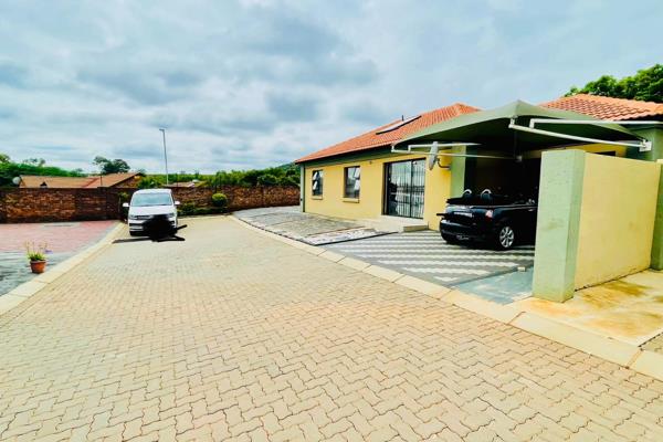 Beautiful 3 bedrooHouse To Rent.

This stunning 3-bedroom, 2 bathroom home, located in a secure estate in Amandasig, offers a perfect ...