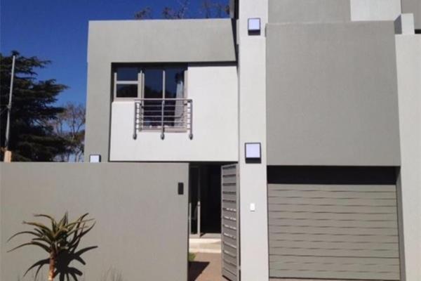 NO LOAD SHEDDING

Unfurnished modern stand alone duplex townhouse  is conveniently located in the up market suburb in Oaklands.  ...