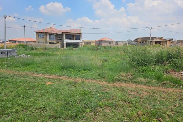 This 495m and sup2; vacant land is located in the desirable Mohlakeng Ext 5 area, offering a fantastic opportunity to build the home of ...