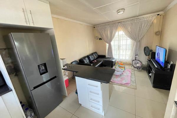 This 3-bedroom house is in Tuscan Village, Masada, Bronkhorstspruit conveniently close to town and a range of schools from pre-primary ...