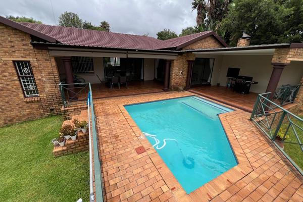 Spacious home situated in a quiet cul de sac walking distance from Curro Aurora Junior and High Schools.  This home is ideal for a ...