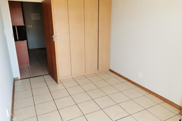 ROOM to rent for Female student.

This is a spacious two bedroom corner apartment on the ...