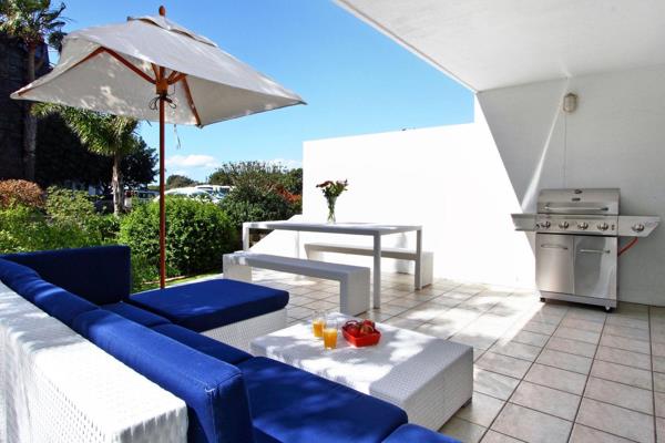 Situated in the exclusive Water Club complex in Granger Bay on the Atlantic Seaboard, this tastefully furnished property is stylish and ...