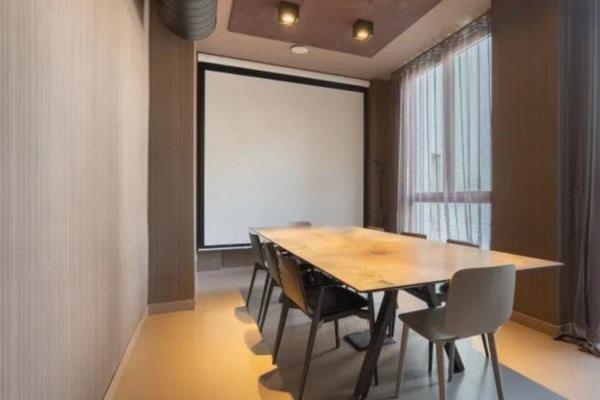 Located in an A-grade park, this serviced office provides fully serviced workspaces ...