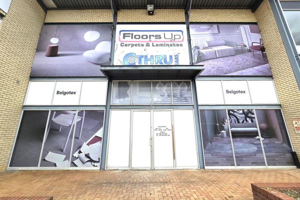 This neat showroom/retail unit, available for rent in North Riding, offers a total area ...