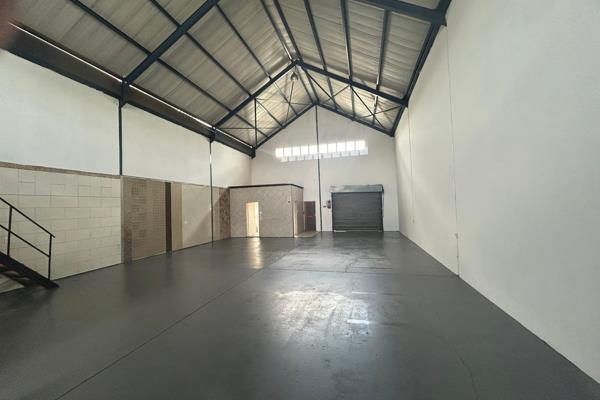 Situated in the vibrant industrial area of Laser Park, Roodepoort, this warehouse offers ...