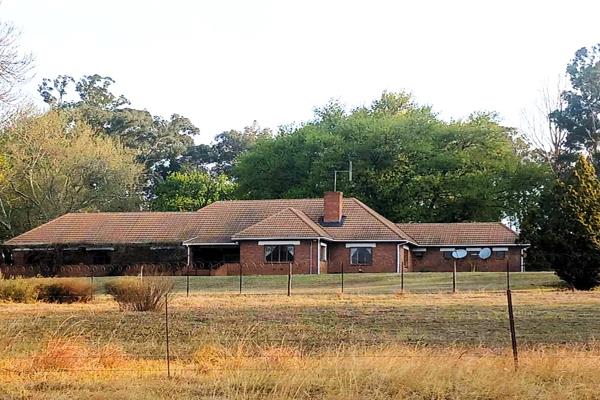 R4 000 000 negotiable
This stunning farm, lifestyle home offers a tranquil retreat from the hustle and bustle of city life. With its ...