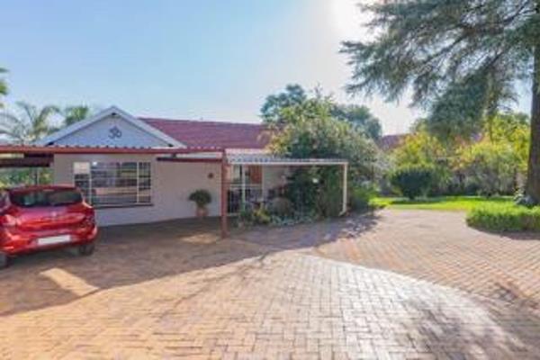 4 Bedrooms, 3.5 Bathrooms: Includes a main bedroom with a full en-suite bathroom and sliding doors leading to the pool ...