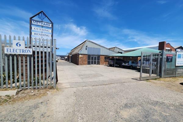 This centrally located warehouse in the sought-after Blackheath Industrial Park is ...