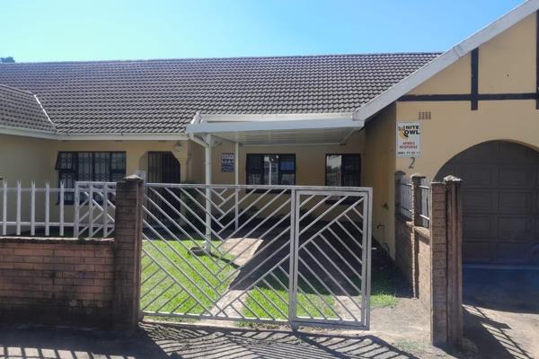 3 bedroom house available for rental immediately 

This house features:
- 3 dreamy bedrooms fitted with built-in cupboards
- Main ...