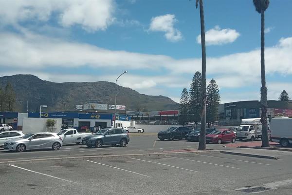 Seize the opportunity to lease an exceptional 128m2 retail space in the bustling Tokai Junction, an ideal location for high-traffic ...