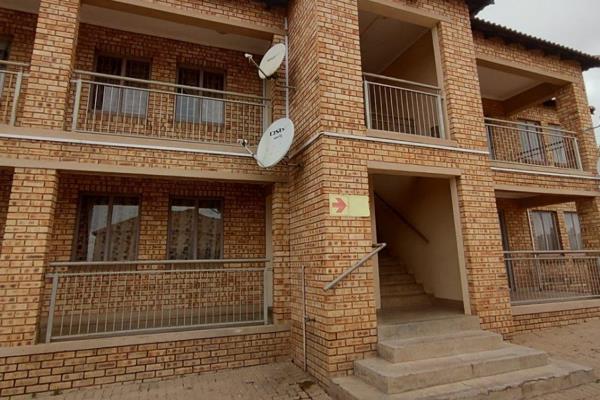 Situated in erasmus cbd 
offering open plan lounge and kitchen,2 bedrooms with built in cupboards, bathroom with shower and bath and ...