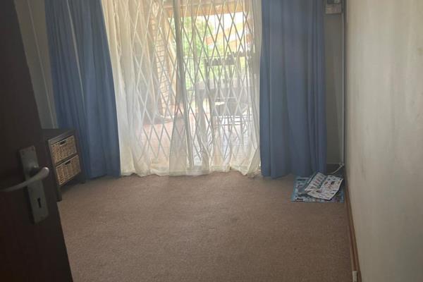 Room available for rent in a small commune setting in Moreleta Park for R4500 per month ...