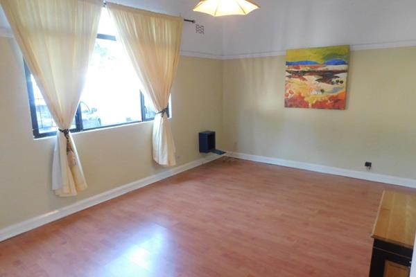 Comfortable and spacious 2 Bedroom Apartment/ Flat in safe and sought after ...