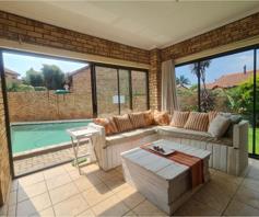 Townhouse for sale in Ruimsig