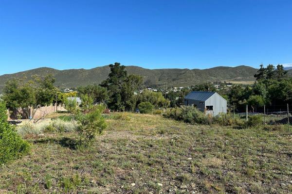 Grab this opportunity quickly, this rare piece of land has just come  available. 

Exceptionally well priced, with everything to start your project:
 
*already fully fenced , 
*with a deep Lei water dam, 
*few trees, vegetable patch, 
*delightful area with beautiful houses on ...