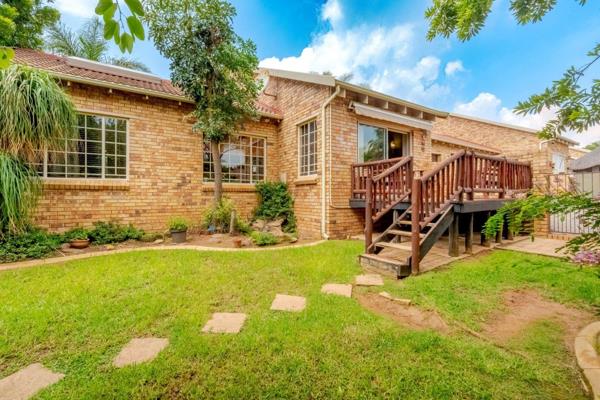 Worth seeing, worth owning!

This property has a delightful indoor - outdoor flow with a dream entertainment area which includes a ...