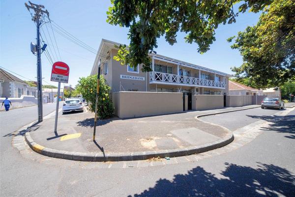 Located in the quiet Rosebank area, this first floor one bedroom apartment is easy to ...