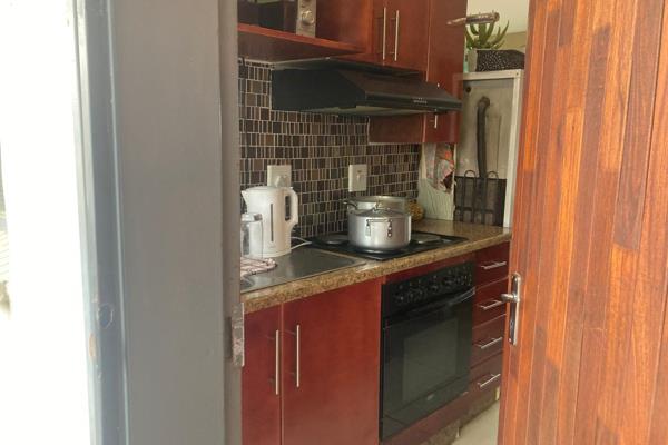 2nd floor apartment for sale at Jabulani Sectional

Inside:

2 bedroom

1 bath

Living room (Open plan)

Kitchen (Open ...