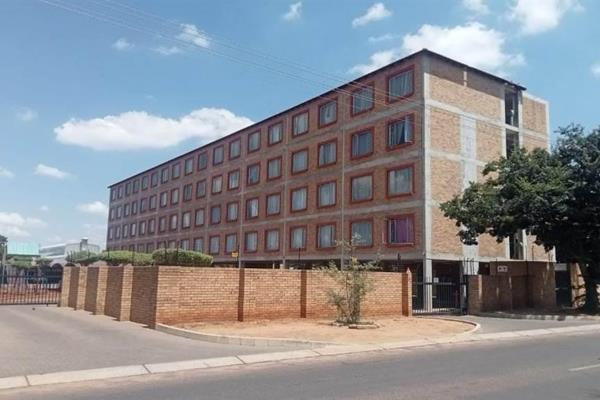 For Sale: Newly Revamped 2-Bedroom Unit in Pretoria North

Discover your new home in the heart of Pretoria North! This beautifully ...