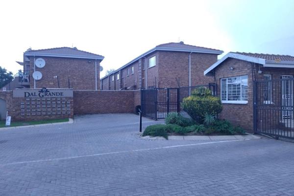 This neat two bedroom upstairs unit has a bathroom and open plan lounge and kitchen. The kitchen is fitted and the bedrooms have byuilt ...