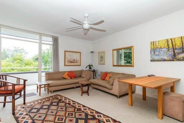 Bryanston Crescent is a way of life and a very happy place to live.  Stunning property with pretty gardens, trees, lawns and ...