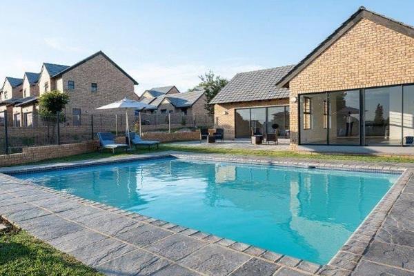 Nestled within the serene enclave of Kyalami Creek, this charming 2-bedroom, 2-bathroom duplex is a haven of modern comfort and natural ...