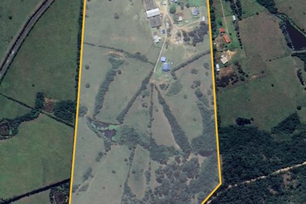 Located 5kms from Meises Halt Gonubie, this stunning 23.2hectare farm offers the perfect blend of peaceful rural living and ...