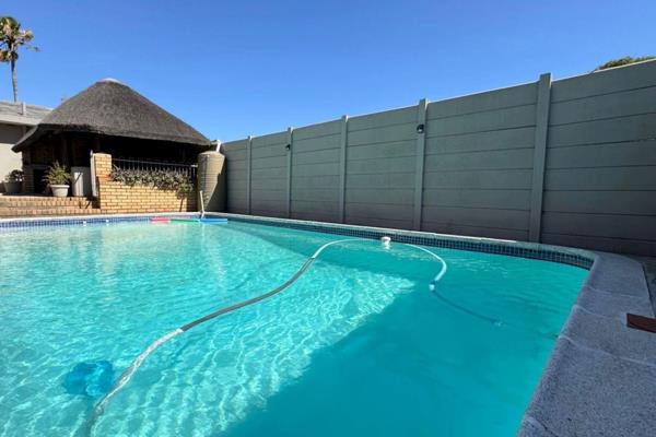 This property offers the following : 
-	4 bedrooms (Main bedroom with Ensuite) 
-	3 bathrooms 
-	Lounge 
-	Dining area 
-	Kitchen (5 ...