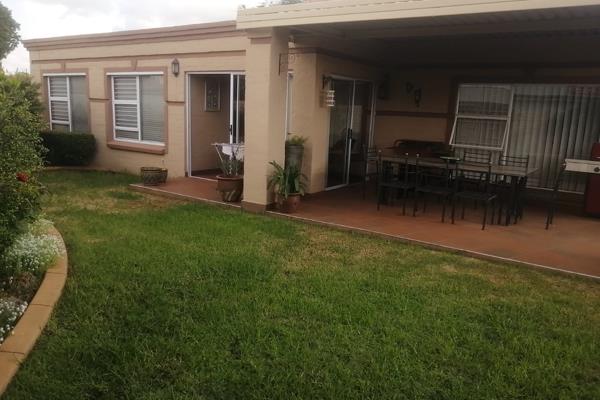 3 beds
2 bath
Kitchen
Open Plan - TV and dining room
Enclosed Patio
Maintained garden
Electric fence
Prepaid ...