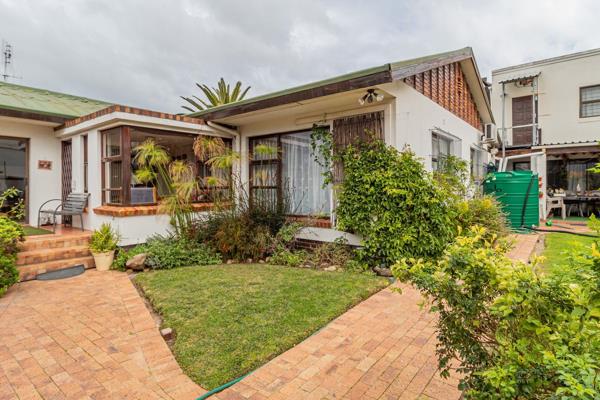 EXCLUSIVE MANDATE

Nestled just a stone&#39;s throw from the beautiful Strand Main Beach ...