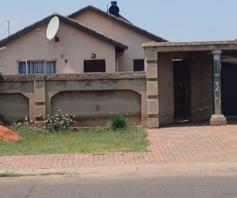 House for sale in Roodekop