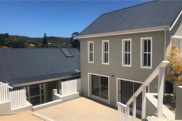 Knysna Garden Route Western Cape
This modern, light bright and airy new build on a 900m2 ...